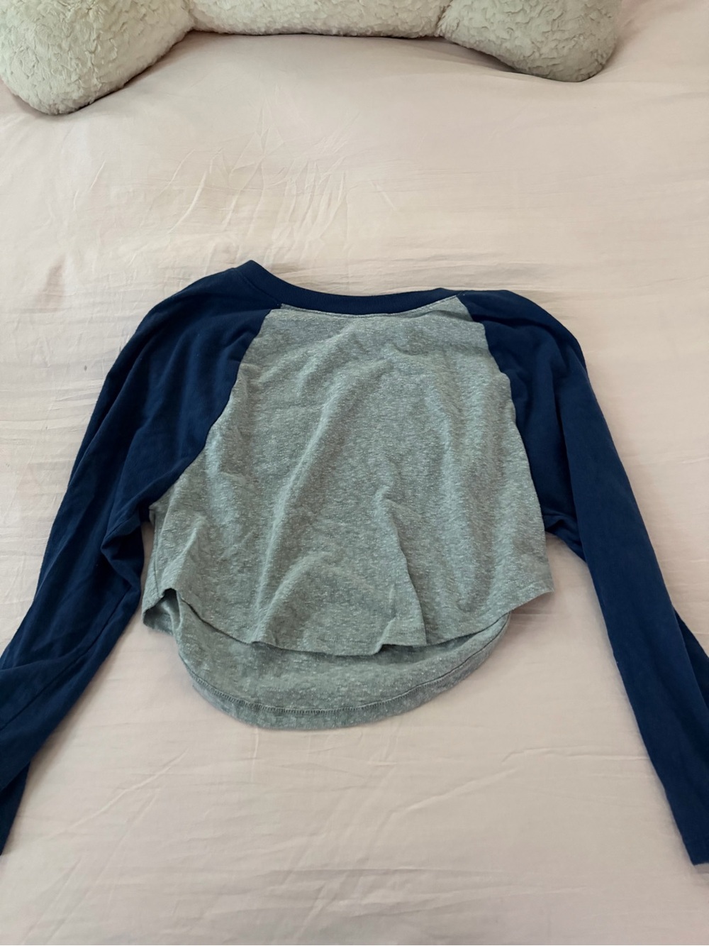 Urban Outfitters Navy & Light Gray Raglan Crop Top - Women - Picture 4 of 5